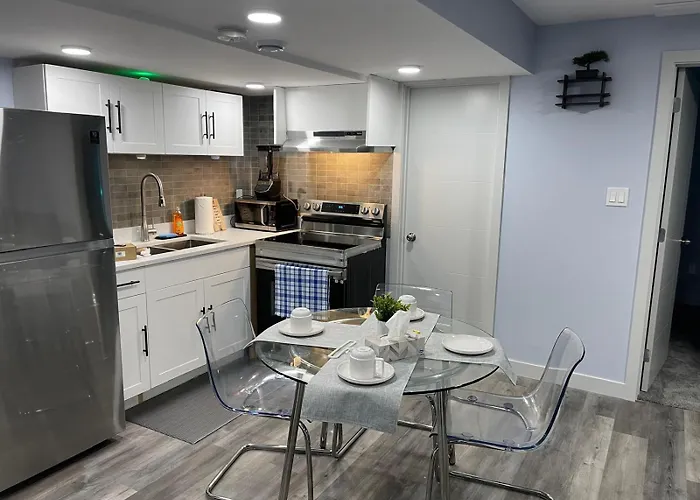 The Cozy Cove - Modern Private Basement Suite With Comfort & Charm, Free Parking, Wifi, Netflix Close To Airport & 18 Minutes To West Edmonton Mall