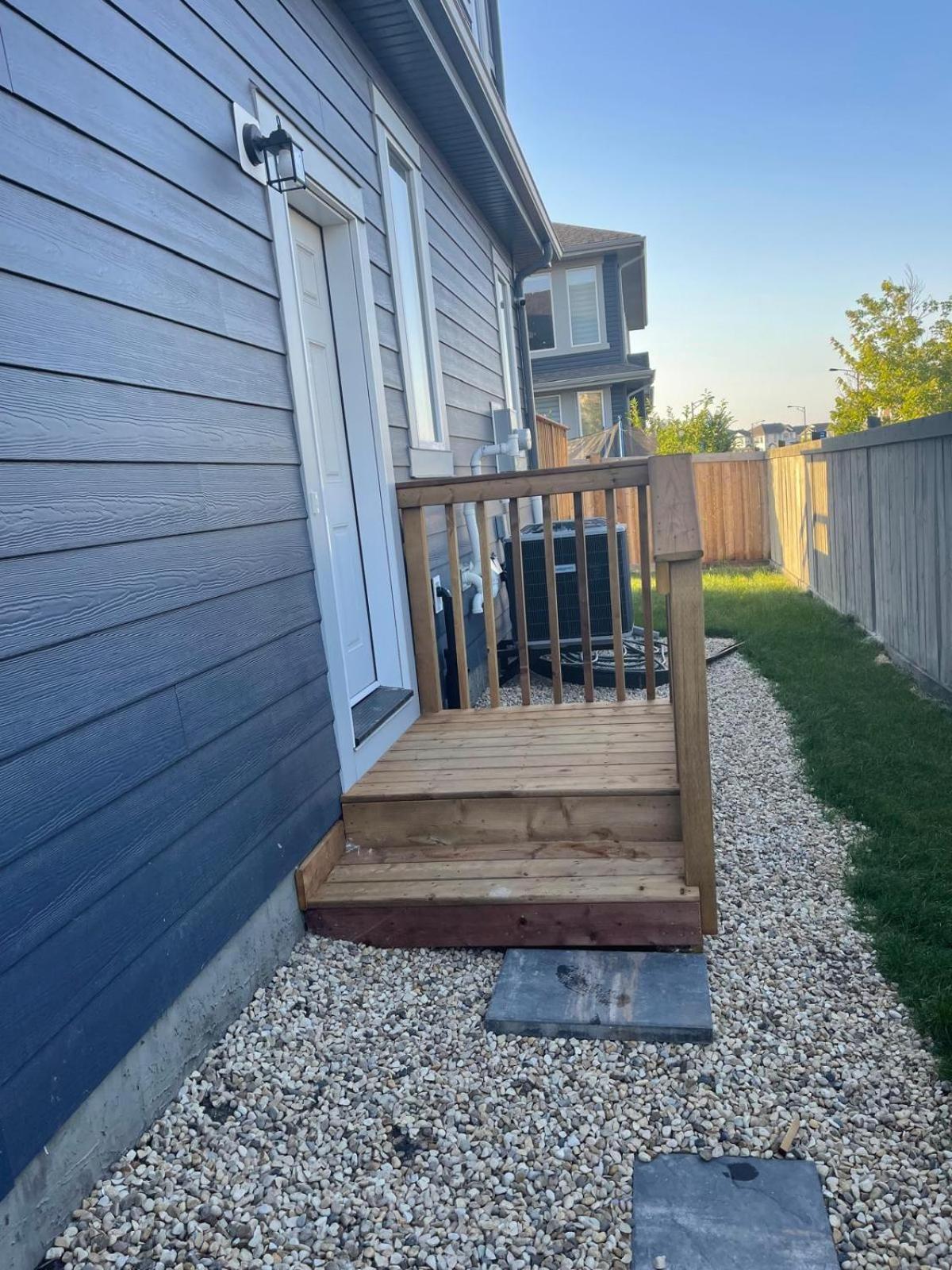 Apartment The Cozy Cove - Modern Private Basement With Comfort & Charm, Free Parking, Wifi, Netflix Close To Airport & 18 Minutes To West Mall Edmonton