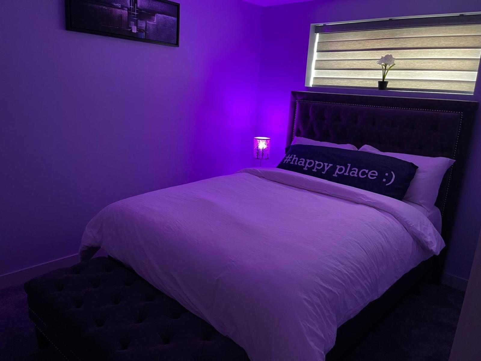 The Cozy Cove - Modern Private Basement With Comfort & Charm, Free Parking, Wifi, Netflix Close To Airport & 18 Minutes To West Mall