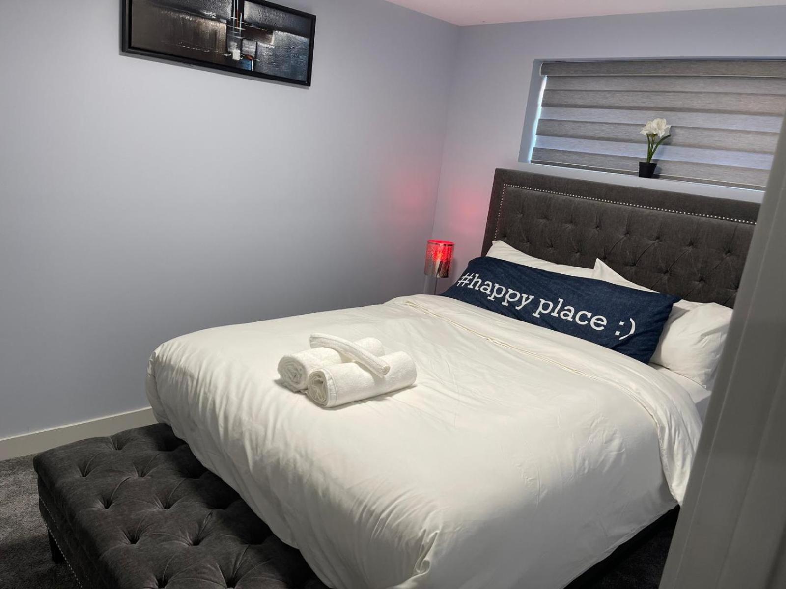 The Cozy Cove - Modern Private Basement With Comfort & Charm, Free Parking, Wifi, Netflix Close To Airport & 18 Minutes To West Mall Edmonton