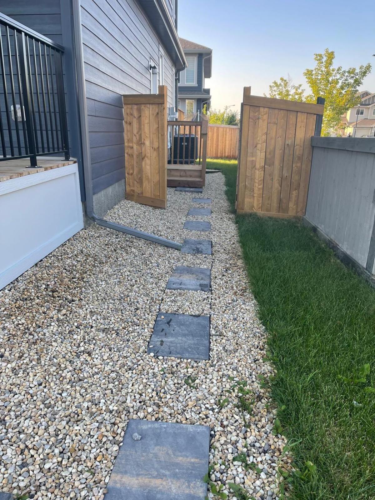The Cozy Cove - Modern Private Basement With Comfort & Charm, Free Parking, Wifi, Netflix Close To Airport & 18 Minutes To West Mall Apartment
